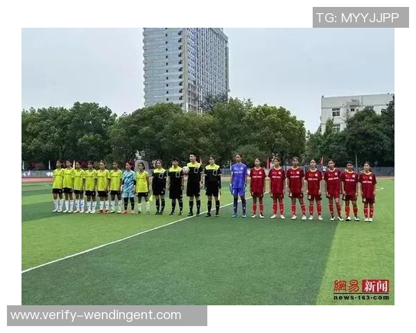 宝鸡中学足球队奋勇拼搏展现青春风采助力校园文化建设与体育精神传播 宝鸡中学足球队奋勇拼搏展现青春风采助力校园文化建设与体育精神传播